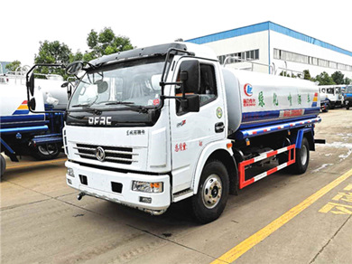 東風(fēng)多利卡8噸灑水車
